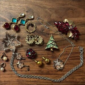 Holiday jewelry bundle